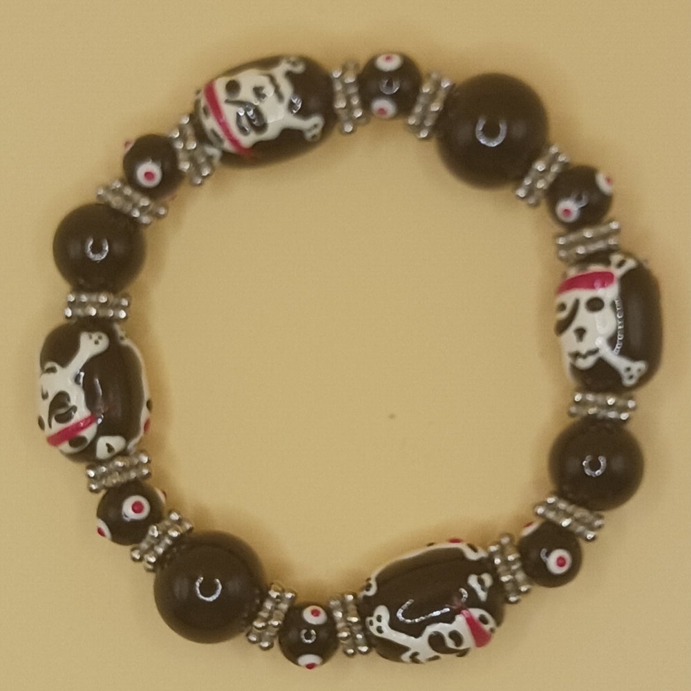 Pirate Skull Black and White Beads Bracelet And Earrings Halloween Jewelry Set - Picture 3 of 4